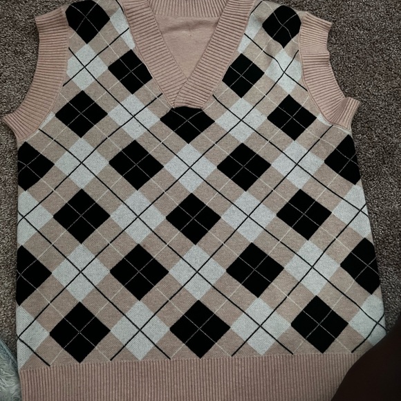 SHEIN SWEATERVEST - Picture 2 of 2